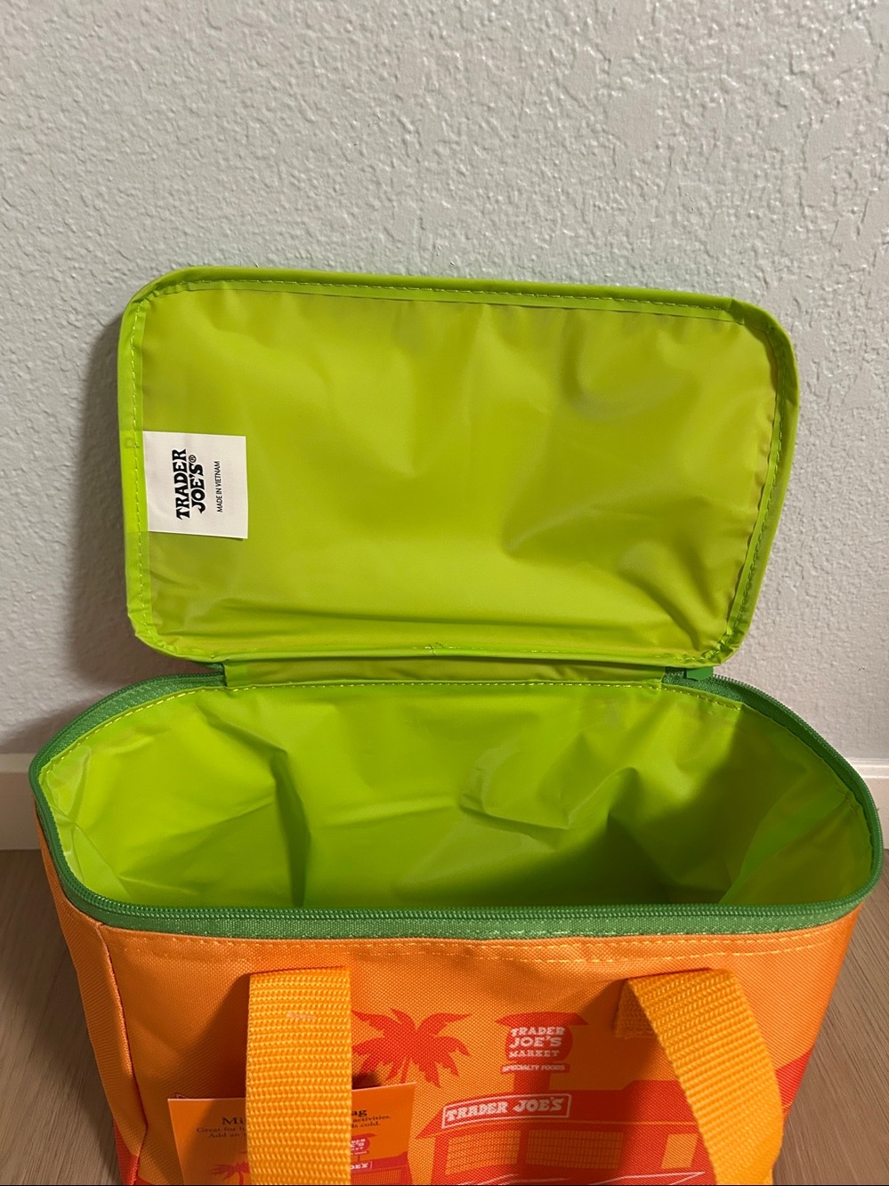 Trader Joe's Mini Insulated Lunch Bag in Bright Orange with Green Accents NEW - Picture 4 of 15